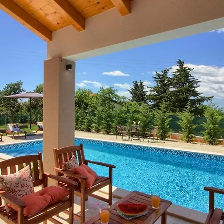 Vila Cynara فيلة Kavran